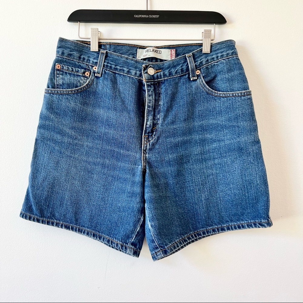 VINTAGE • LEVI’S • Mom Jean Shorts